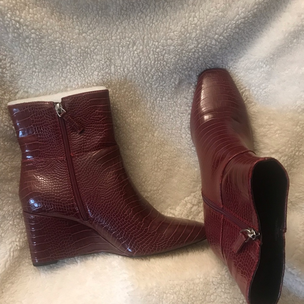 NWT ELOQUII Size 10W Wedge Ankle Booties - Picture 2 of 4